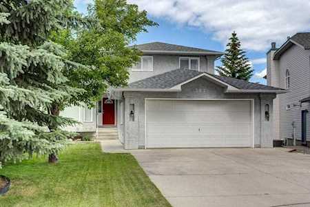 307 Sandalwood Close NW Calgary, AB T3K 0C2