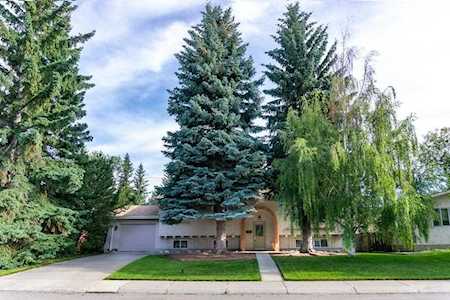 38 Oaklawn Place SW Calgary, AB T2V 3Z1