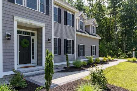 62 Houghton Farms Lane Bolton, MA 01740
