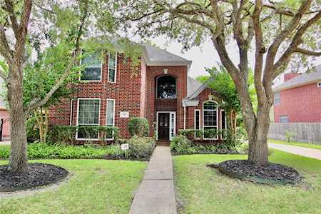 7122 Emerald Glen Dr Sugar Land, TX 77479
