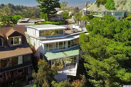 8880 Appian Way Los Angeles, CA 90046