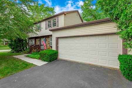 221 Stonegate Rd Buffalo Grove, IL 60089
