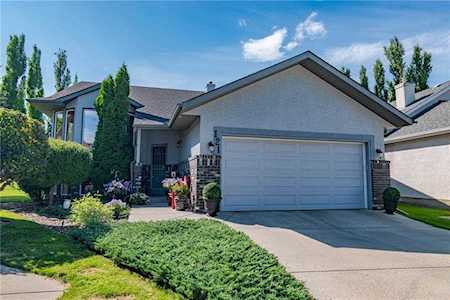 121 Sierra Madre Court SW Calgary, AB T3H 3G6