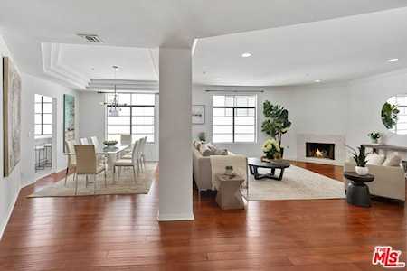 453 S Barrington Avenue #202 Los Angeles, CA 90049