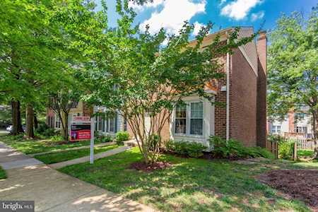 9684 Scotch Haven Dr Vienna, VA 22181