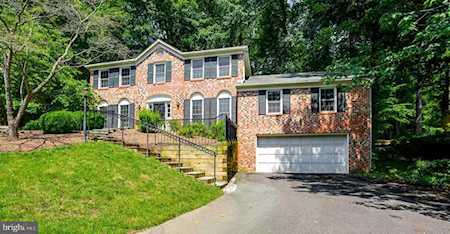 4910 Tydfil Ct Fairfax, VA 22030