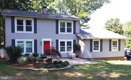 6197 Edwards Dr Broad Run, VA 20137