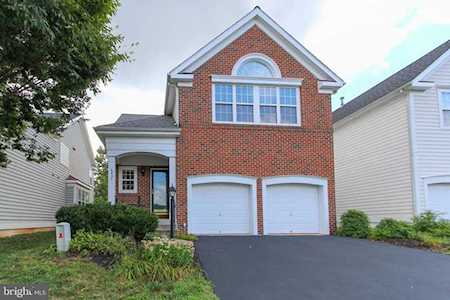 6821 Walnut Park Ln Haymarket, VA 20169