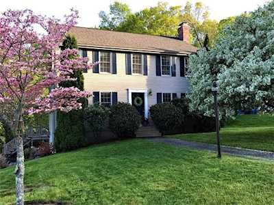 356 Rumonoski Dr Northbridge, MA 01534