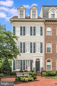 1712 Potomac Greens Dr Alexandria, VA 22314