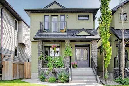 518 Northmount Drive NW Calgary, AB T2K 3H9