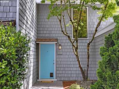 701 N Tomahawk Island Dr Portland, OR 97217