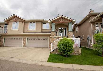 18 Discovery Woods Villa(s) SW Calgary, AB T3H 5A6