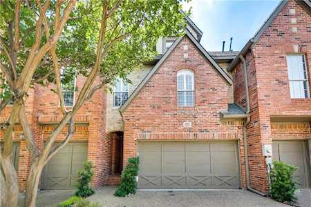 4165 Towne Green Circle Addison, TX 75001