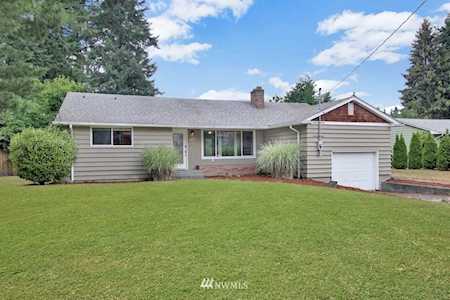 4312 Robin Rd W University Place, WA 98466