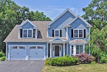 22 Canterberry Ln Norfolk, MA 02056