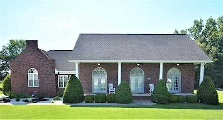 105 Oakwood Meadow Dr Mooresville, NC 28115