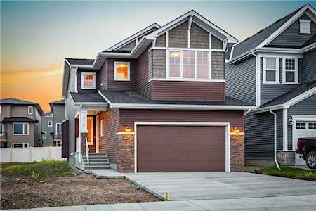 310 Evansglen Drive NW Calgary, AB T3P 0X7