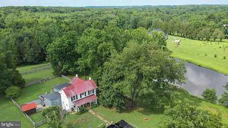 561 Mount Olive Rd Fredericksburg, VA 22406