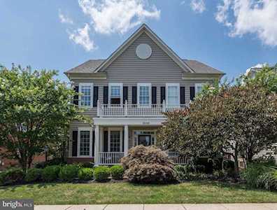 19199 Chartier Dr Leesburg, VA 20176