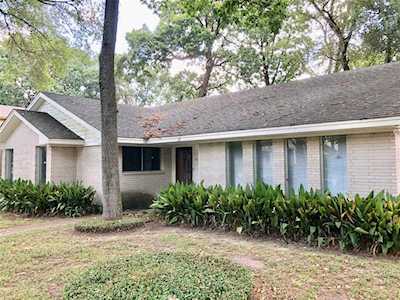 906 Autumn Oaks Dr Houston, TX 77079
