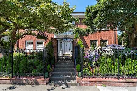 1655 10th Ave E Seattle, WA 98102