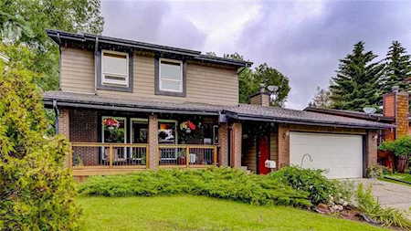107 Deermont Court SE Calgary, AB T2J 5T8