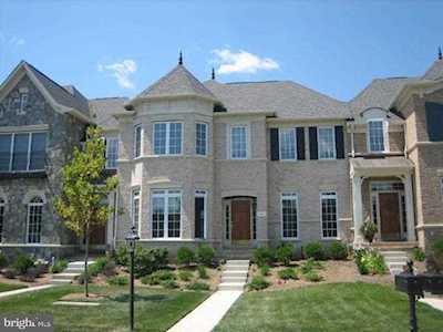 24907 Pinebrook Rd Chantilly, VA 20152