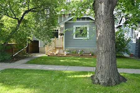 227 7 Avenue NE Calgary, AB T2E 0M8