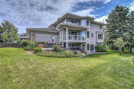 214 Slopeview Drive SW Calgary, AB T3H 4G5