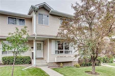 113 Woodsman Lane SW Calgary, AB T2W 4Z5