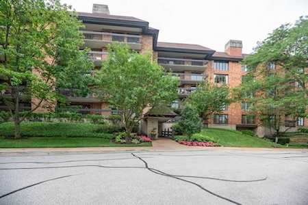 3851 Mission Hills Rd #102 Northbrook, IL 60062