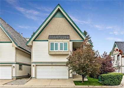 8 Varsity Estates Garden(s) NW Calgary, AB T3A 5M9