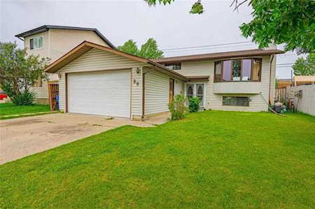 80 Falmead Road NE Calgary, AB T3J 1G8