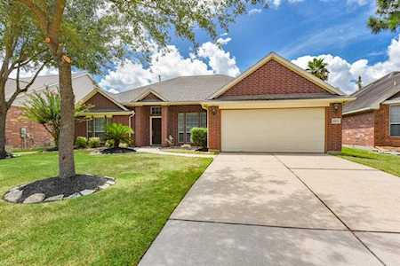 18111 Dovefield Ln Cypress, TX 77433