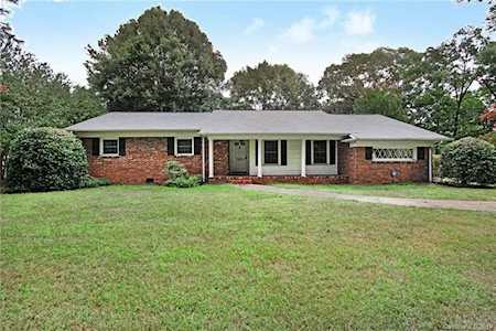 1824 Amberhill Ln Charlotte, NC 28216