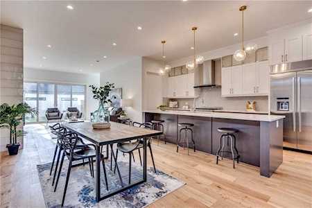 4014 19 Street SW Calgary, AB T2T 4Y2