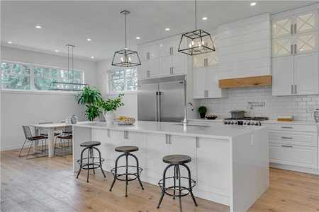 3751 Logan Crescent SW Calgary, AB T3E 5Z6