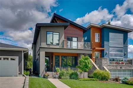 2414 7 Street NE Calgary, AB T2E 4C9