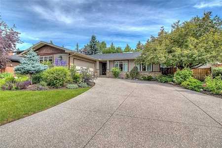 828 Lake Placid Drive SE Calgary, AB T2J 4C2