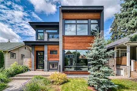 719 4A Street NW Calgary, AB T2N 1P6