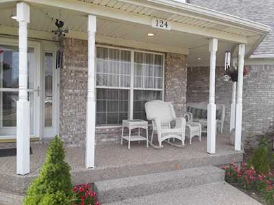 124 Stonewood Ct Shepherdsville, KY 40165