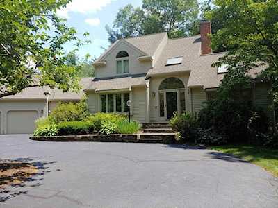 40 Lancashire Dr Mansfield, MA 02048