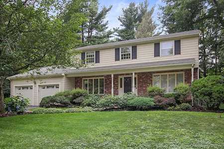 27 Hemlock Rd Andover, MA 01810
