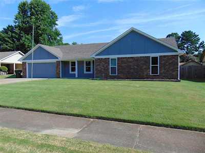 5704 North St Bartlett, TN 38134