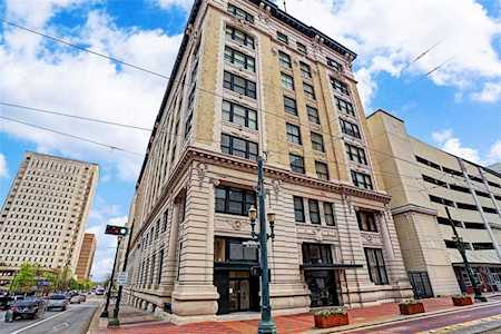 201 Main St Houston, TX 77002
