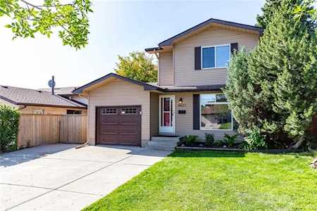 6427 28 Avenue NE Calgary, AB T1Y 4S2