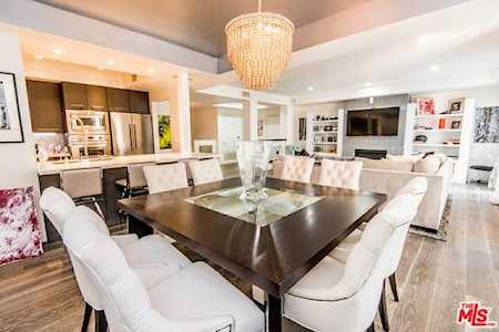 1176 Wellesley Avenue #204 Los Angeles, CA 90049