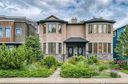 538 21 Avenue NW Calgary, AB T2M 1J7
