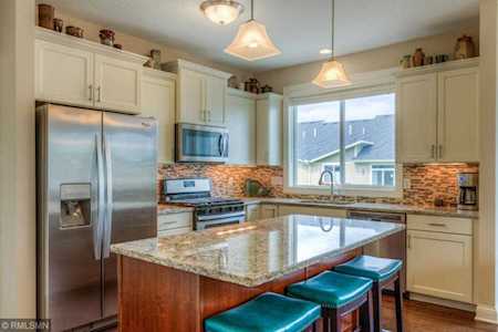 10883 Retreat Lane Woodbury, MN 55129
